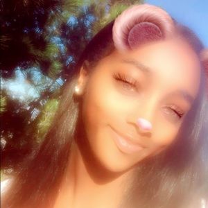 Meet your Posher, Shakira